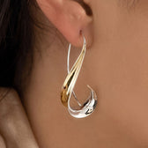 Golden dangling vintage earrings