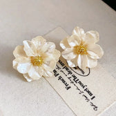 Chic flower earrings made of white acrylic