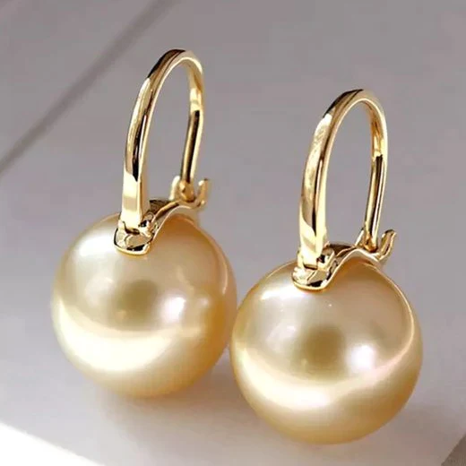Elegant gold earrings with pearls